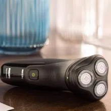 Philips Electric Shaver Wet & Dry S1121